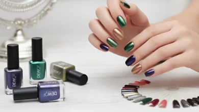 Cat Eye Nail Polish: The Shimmering Secret Every Nail Lover Needs 1 Cat eye nail polish showing magnetic shimmer effect on nails, with glowing stripe and vibrant colors for trendy manicures